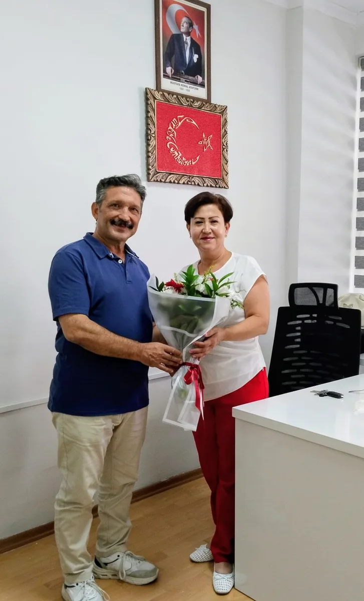 Ağa Ceylan İlkokulu öğretmeni Sadık Ada ve Melek Kener birlikte